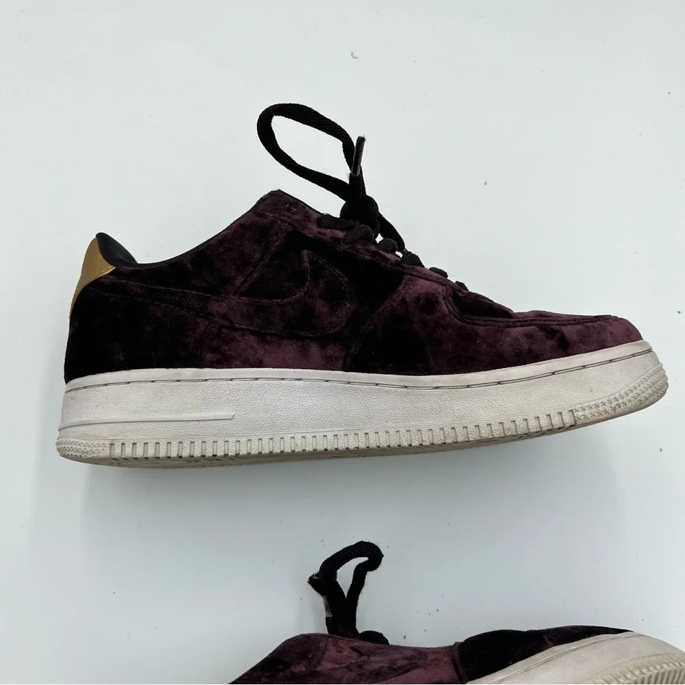 Nike Air Force 1 Low Drapes the Air in Plush Velvet Sneakers Womens Size 7